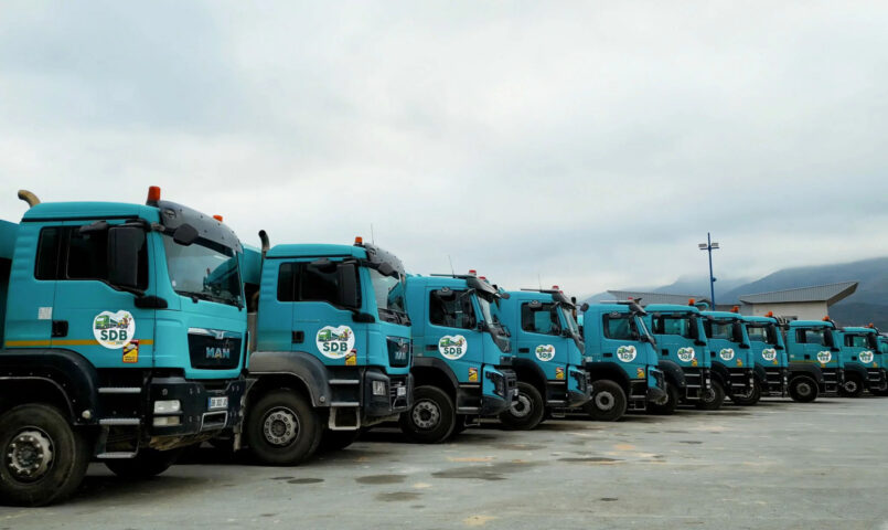 Transport de matériaux de construction (sable, latérite, gravier, béton, enrobé, etc.)